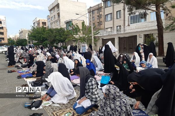 برگزاری مراسم نماز عید فطر در مسجد نبی