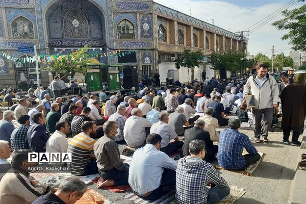 برگزاری مراسم نماز عید فطر در مسجد نبی