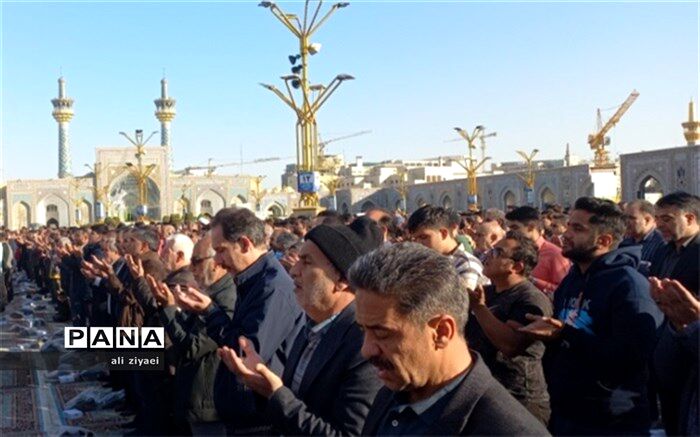 برپایی نماز عید فطر در حرم مطهر رضوی/ فیلم