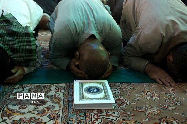 نماز عید سعید فطر در حرم حضرت معصومه (س)
