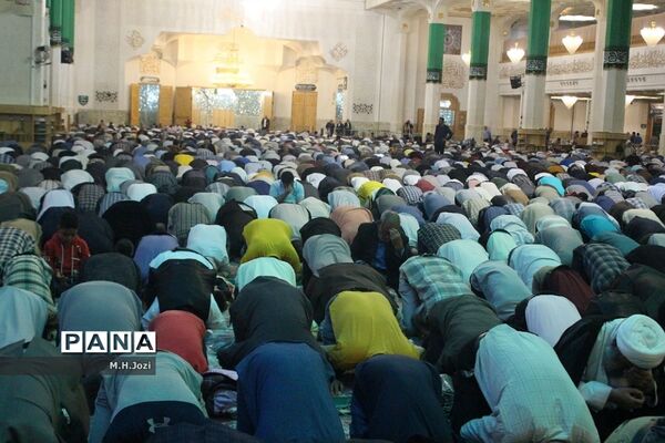 نماز عید سعید فطر در حرم حضرت معصومه (س)