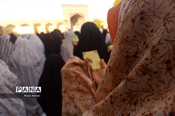 نماز عید فطر در آرامگاه شهید آیت‌الله مدرس در کاشمر