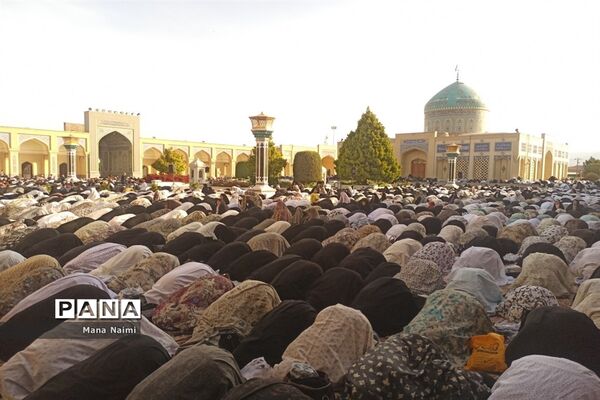 نماز عید فطر در آرامگاه شهید آیت‌الله مدرس در کاشمر