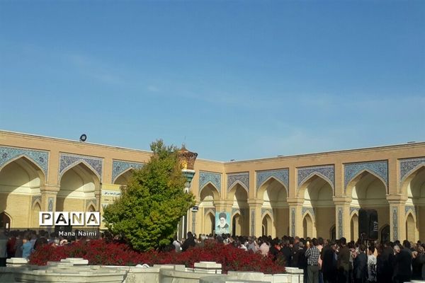 نماز عید فطر در آرامگاه شهید آیت‌الله مدرس در کاشمر