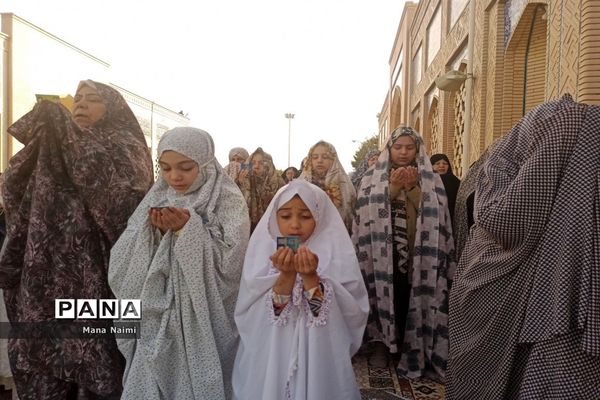 نماز عید فطر در آرامگاه شهید آیت‌الله مدرس در کاشمر