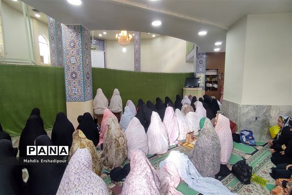 نماز عید فطر در مسجد پیامبر اعظم در شهرک شهید درخشان شهرستان رباط‌کریم