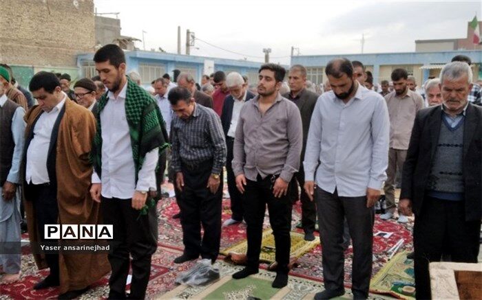 برگزاری نماز عیدسعید فطر در مدرسه شهید داوود آبادی قرچک/فیلم