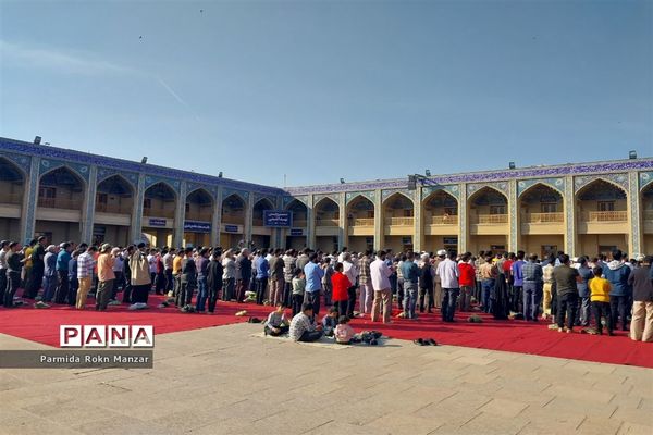 برگزاری نمازباشکوه روزعیدسعید فطر، به امامت آیت الله دژکام در حرم مطهر شاهچراغ (ع)