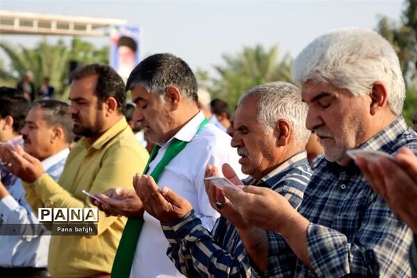 اقامه نماز عید بندگی و وداع با ماه رحمت و برکت