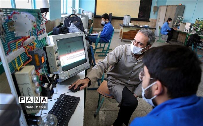 نظام آموزشی برای سابقه کاری فارغ‌التحصیلان هنرستانی باید فکری بکند