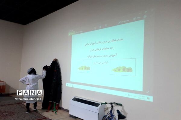 جشنواره هنرهای نمایشی ویژه دختران ابرکوهی