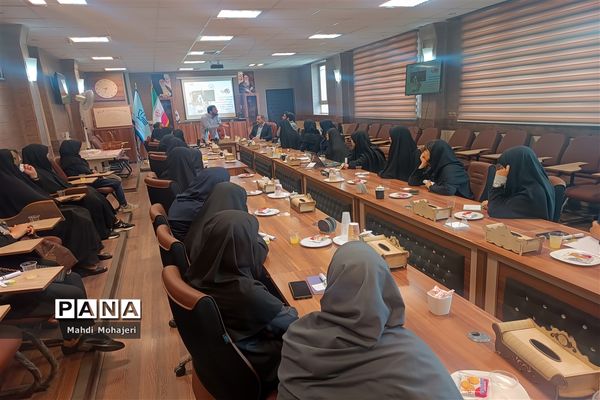 جلسه کمیته شورای دانش‌آموزی ششمین کنگره شهدا منطقه ۱۶