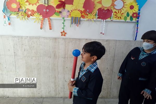 روز بدون کیف در دبستان احمد معینی منطقه ۱۳