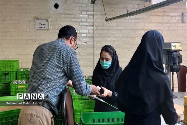 تجلیل مسئولان شهرستان نایین از کارگران برخی واحدهای صنعتی