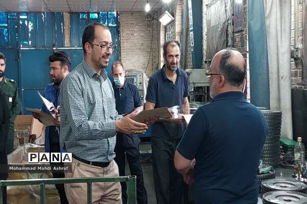 تجلیل مسئولان شهرستان نایین از کارگران برخی واحدهای صنعتی