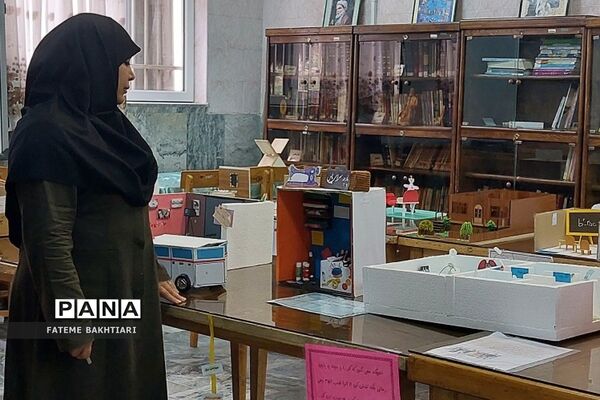 نمایشگاه هفته مشاغل در دبیرستان حضرت زینب(س) ناحیه یک شهرری