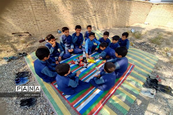 اردوی درون مدرسه دبستان عشایری لقمان حکیم خاتم
