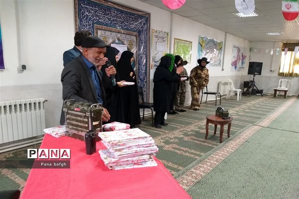 اجرای نمایش شکست آمریکا در صحرای طبس