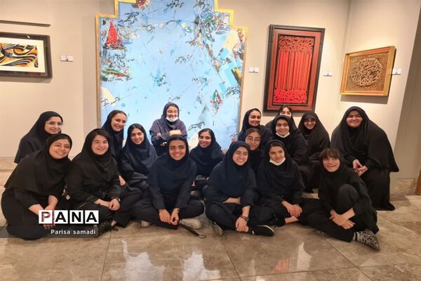 بازدید دانش‌آموزان دبیرستان فرهنگ ۱۳ از باغ موزه نگارستان