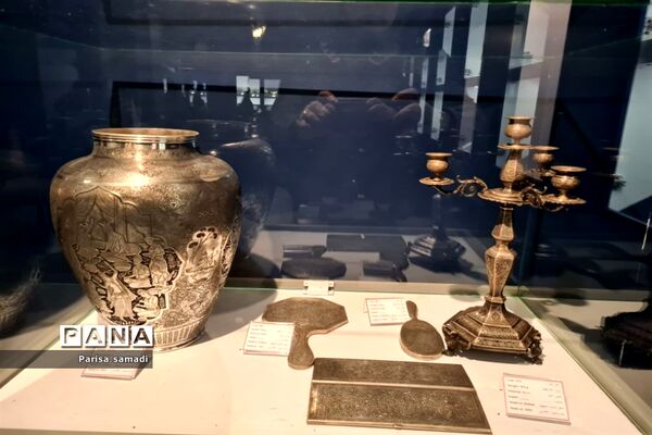بازدید دانش‌آموزان دبیرستان فرهنگ ۱۳ از باغ موزه نگارستان