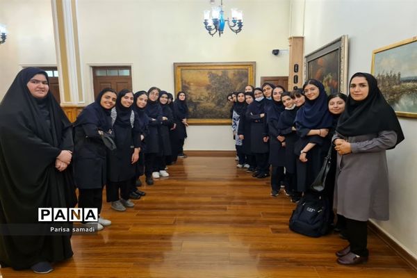 بازدید دانش‌آموزان دبیرستان فرهنگ ۱۳ از باغ موزه نگارستان