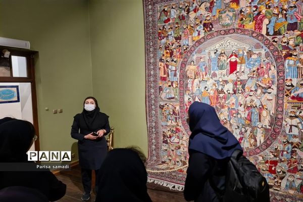 بازدید دانش‌آموزان دبیرستان فرهنگ ۱۳ از باغ موزه نگارستان