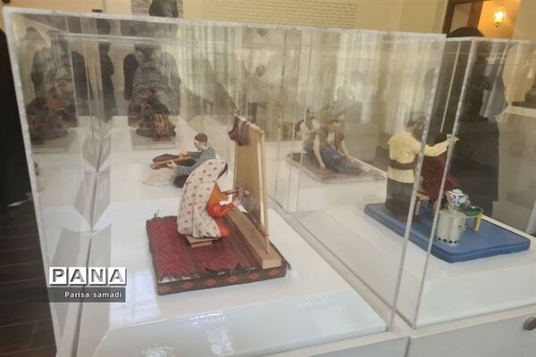 بازدید دانش‌آموزان دبیرستان فرهنگ ۱۳ از باغ موزه نگارستان