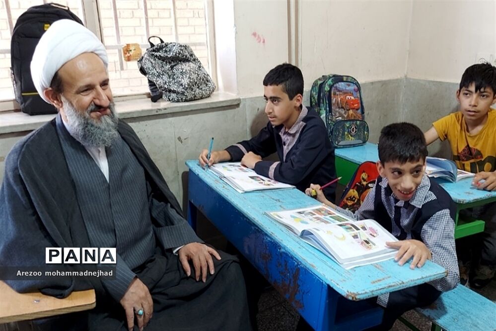 بازدید شورای آموزش و پرورش شهرستان قرچک از مدرسه استثنایی زنده یاد منصوری