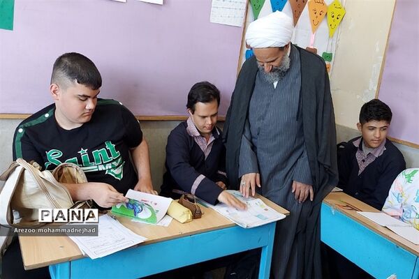 بازدید شورای آموزش و پرورش شهرستان قرچک از مدرسه استثنایی زنده یاد منصوری