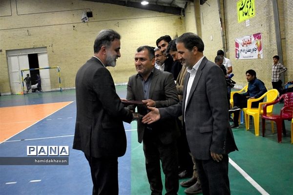 قهرمانی تیم فوتسال شرکت تعاونی دهیاری‌های جلگه در مسابقات جام رمضان بهاباد