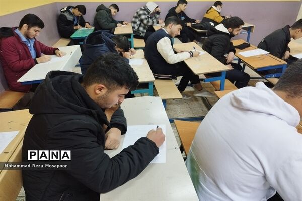 امتحانات شبه نهایی در دبیرستان عابدینی خرم صفادشت