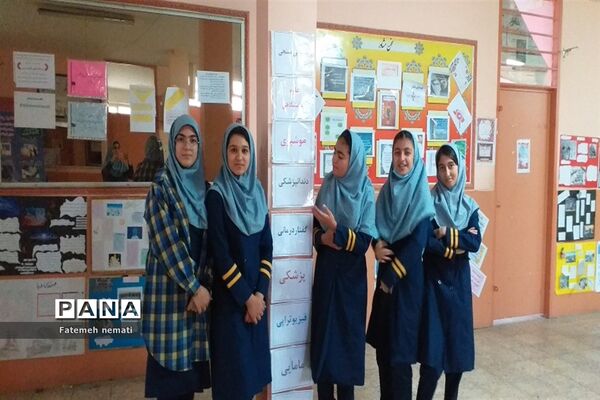 برپایی نمایشگاه با موضوع هفته مشاغل در آموزشگاه شایستگان ملارد