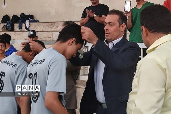 برگزاری مسابقات فوتسال جام سپاس معلم در آموزش و پرورش رودهن