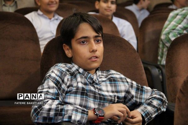 تقدیر از رتبه‌های برتر بیست‌و‌هشتمین کنگره سراسری قرآن کریم مدارس استعدادهای درخشان  در ناحیه یک شهرری