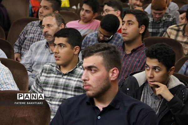 تقدیر از رتبه‌های برتر بیست‌و‌هشتمین کنگره سراسری قرآن کریم مدارس استعدادهای درخشان  در ناحیه یک شهرری