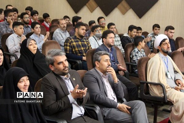 تقدیر از رتبه‌های برتر بیست‌و‌هشتمین کنگره سراسری قرآن کریم مدارس استعدادهای درخشان  در ناحیه یک شهرری