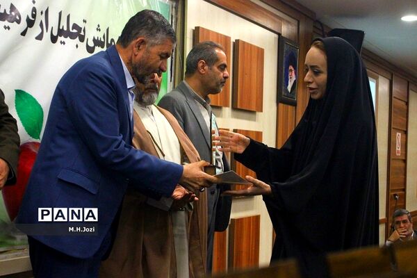 همایش تجلیل از فرهیختگان حوزه سلامت مدارس قم