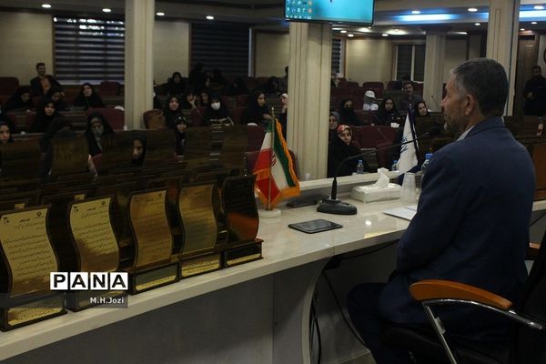 همایش تجلیل از فرهیختگان حوزه سلامت مدارس قم