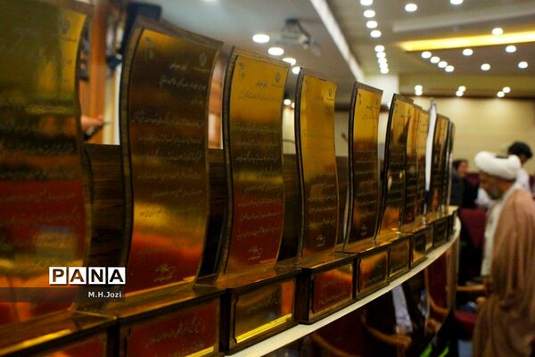 همایش تجلیل از فرهیختگان حوزه سلامت مدارس قم