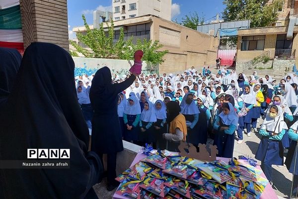 آموزش نحوه مصرف درست انرژی برق و ساعات اوج مصرف در دبستان دخترانه سما۲ رودهن