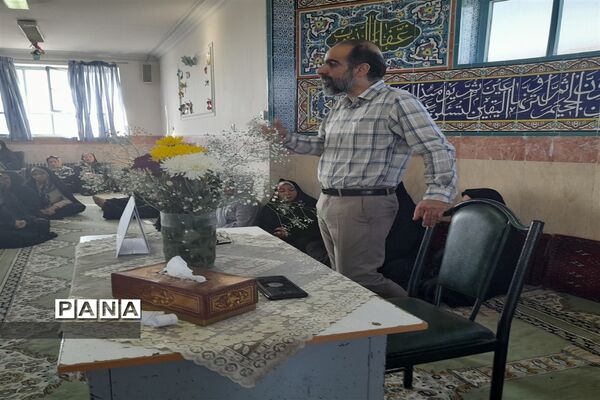 برگزاری جلسه اولیا و مربیان در رابطه با فرزندپروری و سواد رسانه