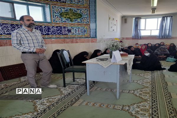 برگزاری جلسه اولیا و مربیان در رابطه با فرزندپروری و سواد رسانه