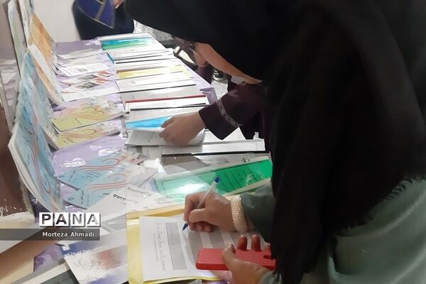 نمایشگاه هفته مشاغل و انتخاب رشته تحصیلی دانش‌آموزان متوسطه دوم مدارس ناحیه یک ری