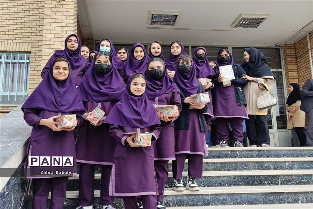مراسم تجلیل ازدانش‌آموزان برترآموزشگاه ام‌ابیها(س) اسلامشهر