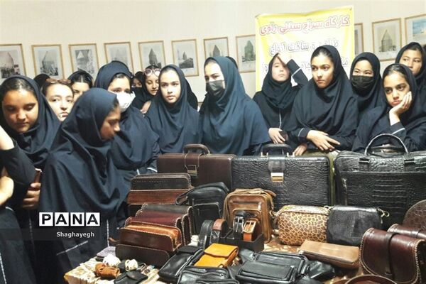 بازدید دانش‌آموزان دبیرستان عدالت شهر جوادآباد از برج علاءالدوله و مسجد جامع ورامین