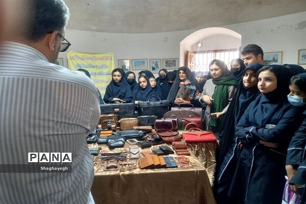 بازدید دانش‌آموزان دبیرستان عدالت شهر جوادآباد از برج علاءالدوله و مسجد جامع ورامین