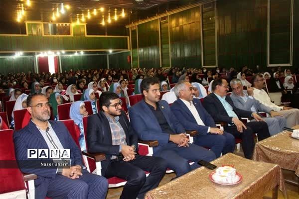 تقدیر از رتبه‌‌های برتر فرهنگی هنری دختران  ناحیه ۲ یزد