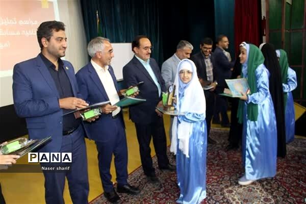 تقدیر از رتبه‌‌های برتر فرهنگی هنری دختران  ناحیه ۲ یزد