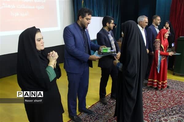 تقدیر از رتبه‌‌های برتر فرهنگی هنری دختران  ناحیه ۲ یزد