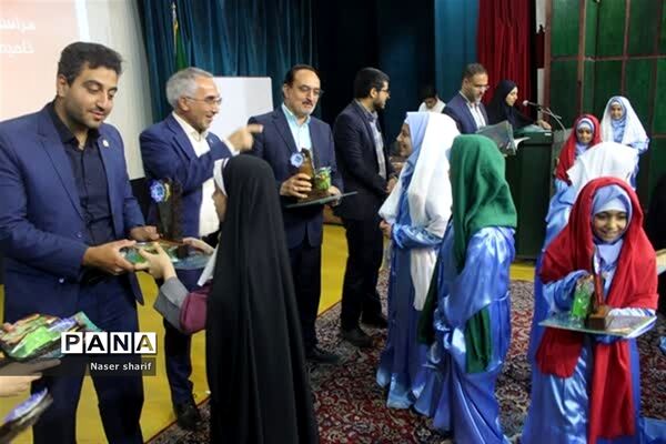 تقدیر از رتبه‌‌های برتر فرهنگی هنری دختران  ناحیه ۲ یزد